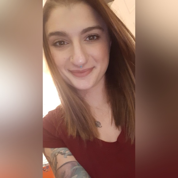 Meet your Posher, Lisa!☮️ - Picture 6 of 12